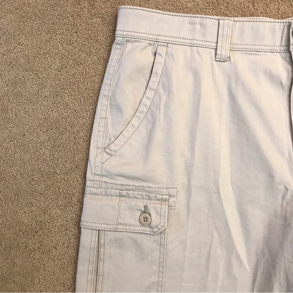 St Johns Bay Mens Cargo Shorts NEW Size 40 Comfort Stretch Putty Off White - Picture 7 of 10